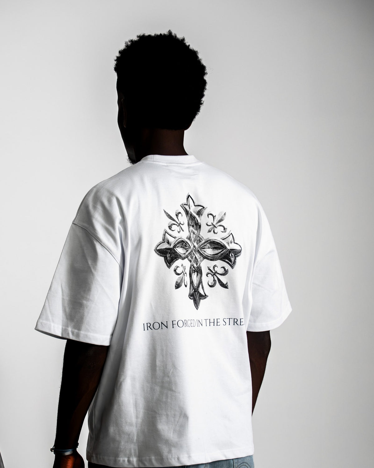 The Forge Tee Marshmallow White — Rückenprint Ferro-Kreuz